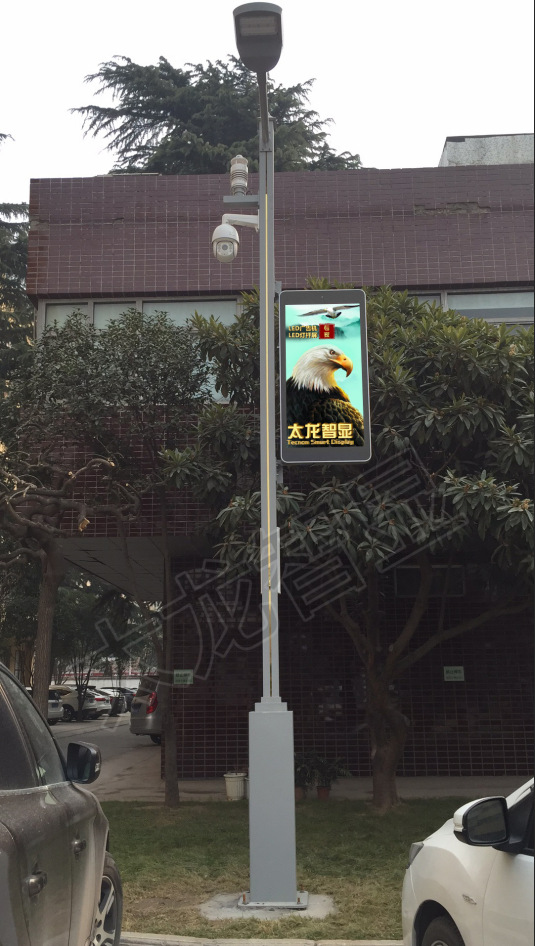 鄭州歐麗工業(yè)園采用太龍智顯P4型號單面LED燈桿屏，完成數(shù)字信息升級