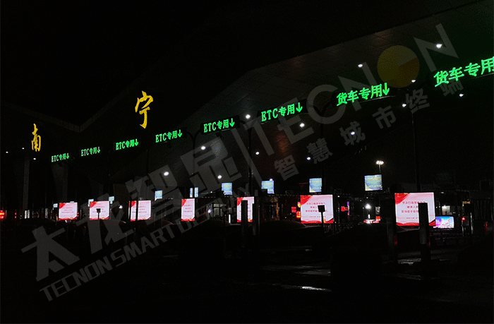 南寧高速收費口戶外LED廣告機.png